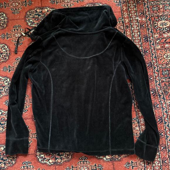 White Stag Women's Black Velour 2-Pc. Track Suit in Immaculate Condition - Picture 7 of 10